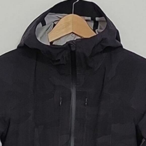 Lululemon Break A Trail Jacket - Picture 2 of 11